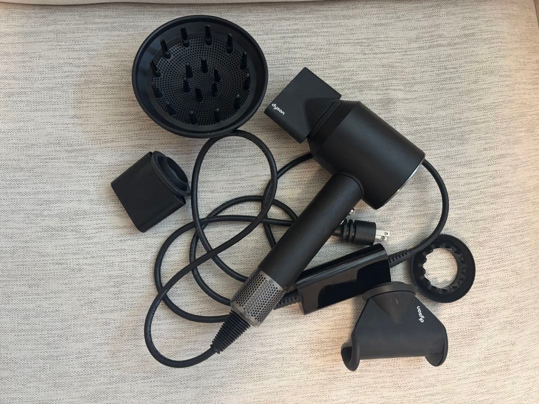 ダイソンヘアドライヤーHD08