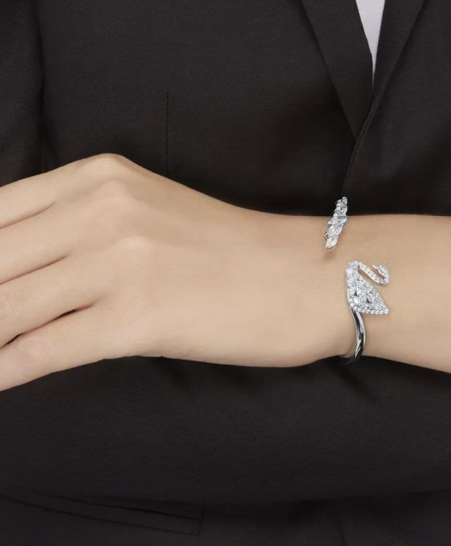 SWAROVSKI　Swan Lake バングル　Mサイズ