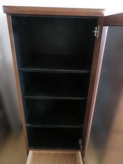 食器棚（左）カキウチ家具工業