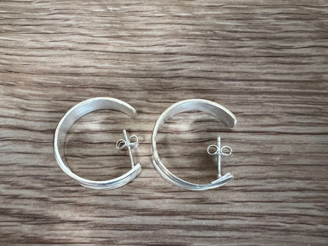 【値下げしました】GUCCI シルバーフープピアス　箱、収納袋付き