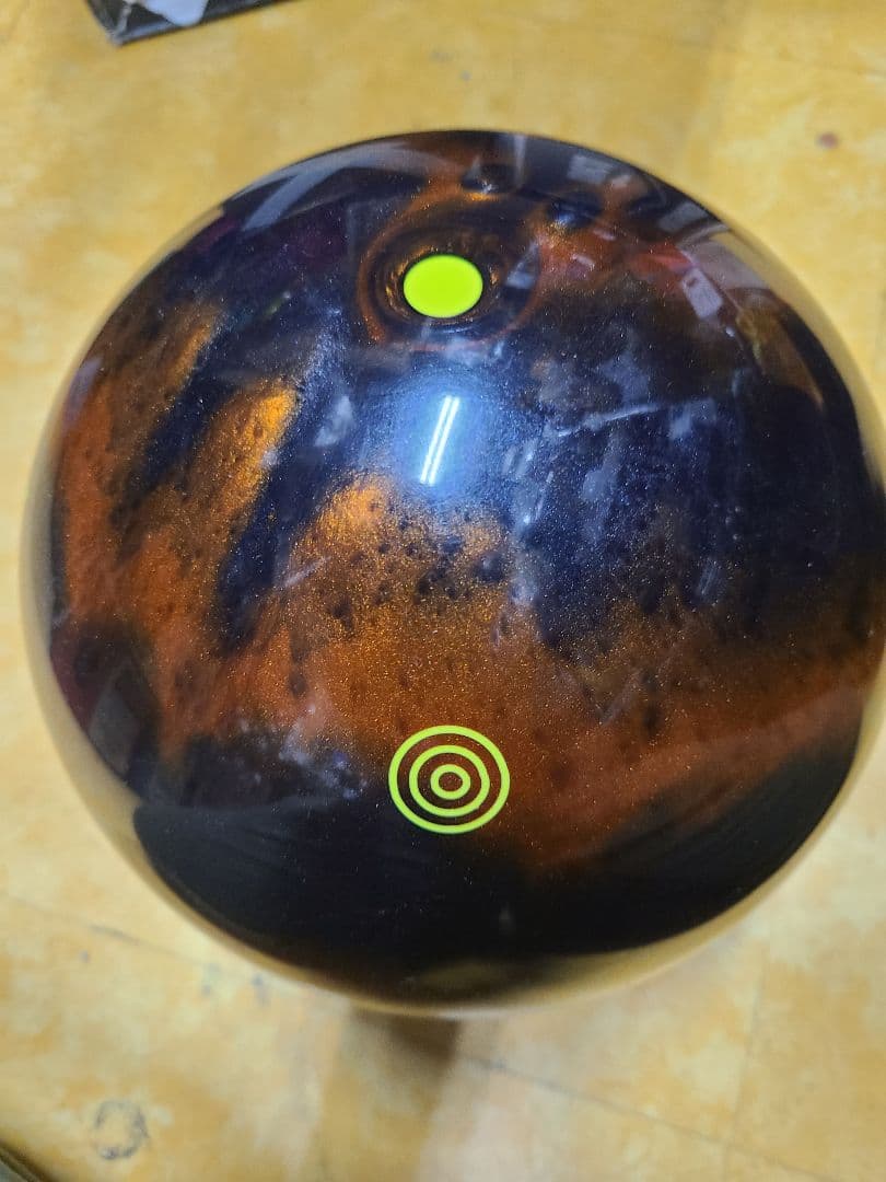 新品　送料込み　エボナイト　PUMA ボウリングボール 　15ポンド