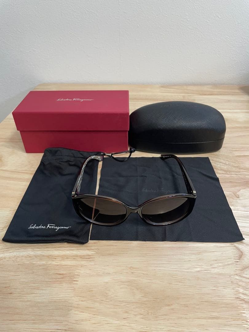 【美品】Ferragamo サングラス ブラウンレンズ フェラガモ