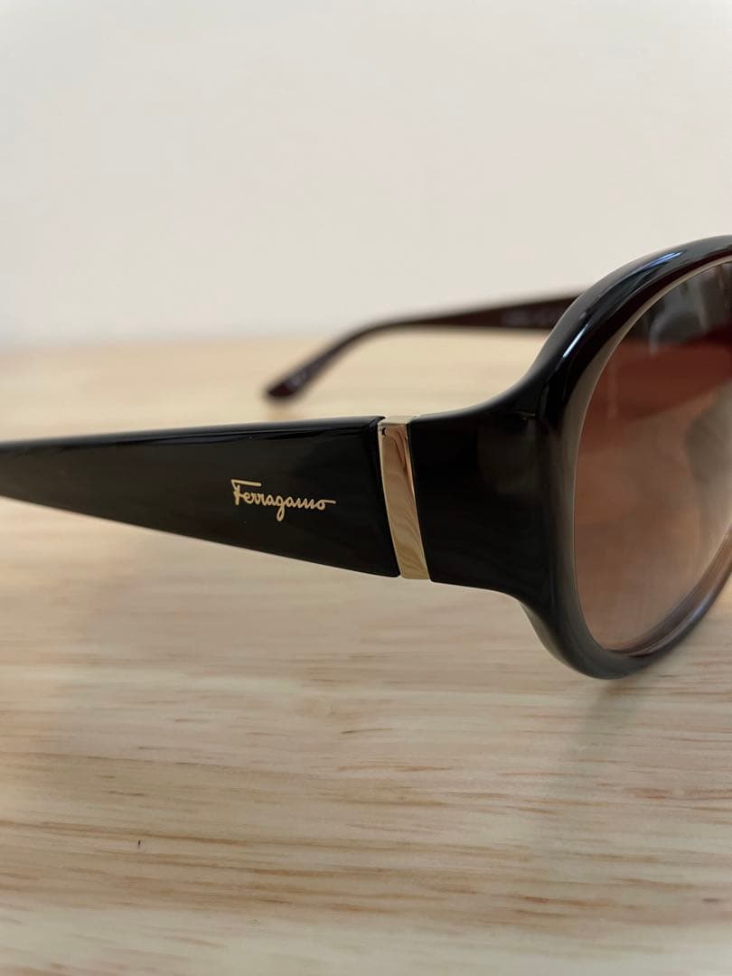 【美品】Ferragamo サングラス ブラウンレンズ フェラガモ
