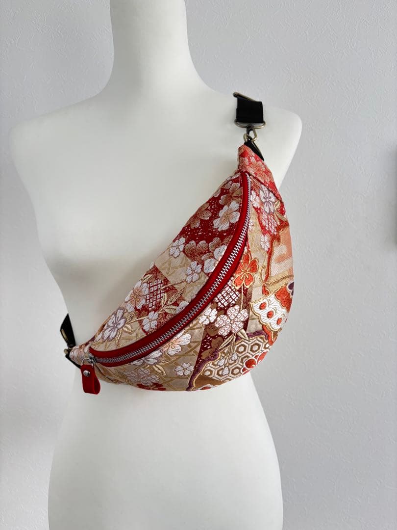 帯リメイク クロスボディバッグ｜華やかな花柄｜和モダンボディバッグ｜一点物