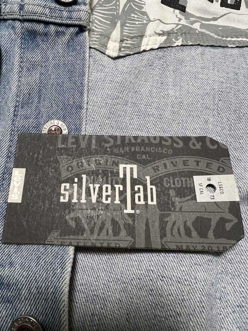 [user_a7a288e9]リーバイス　シルバータブ　トラックジャケット