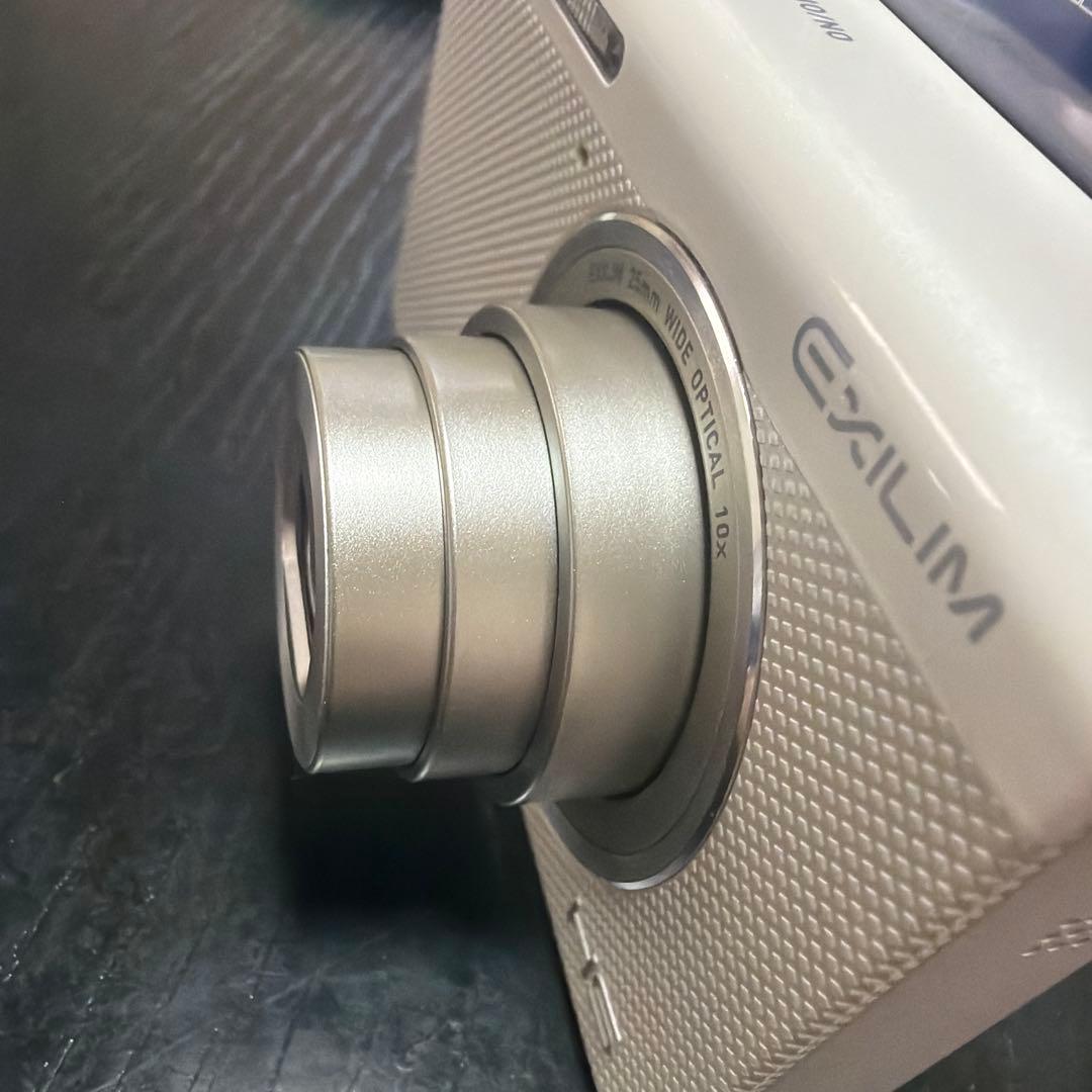 美品 CASIO EXILIM EX-ZR70WE ホワイト