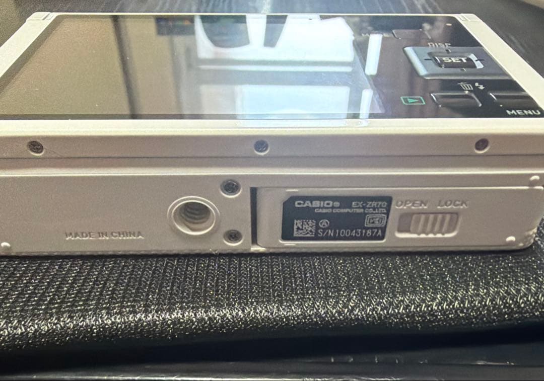 美品 CASIO EXILIM EX-ZR70WE ホワイト