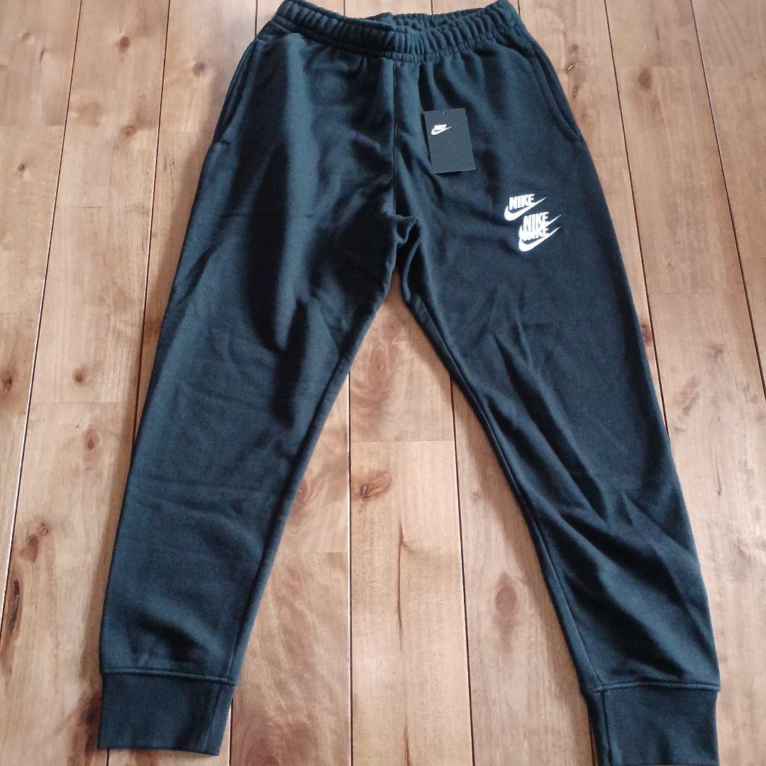 NIKE ワールドツアー スウェットセットアップ 黒　刺繍ロゴ