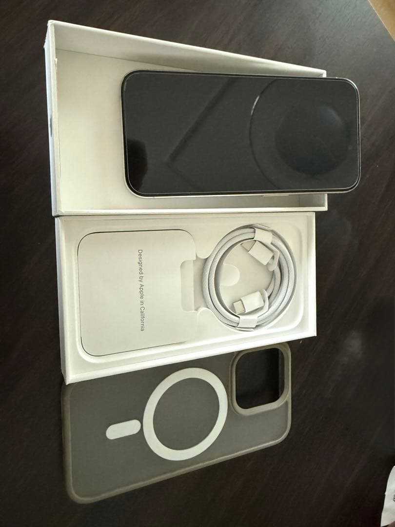 【訳あり】Apple iPhone 15Pro ホワイトチタニウム（ケース付き）