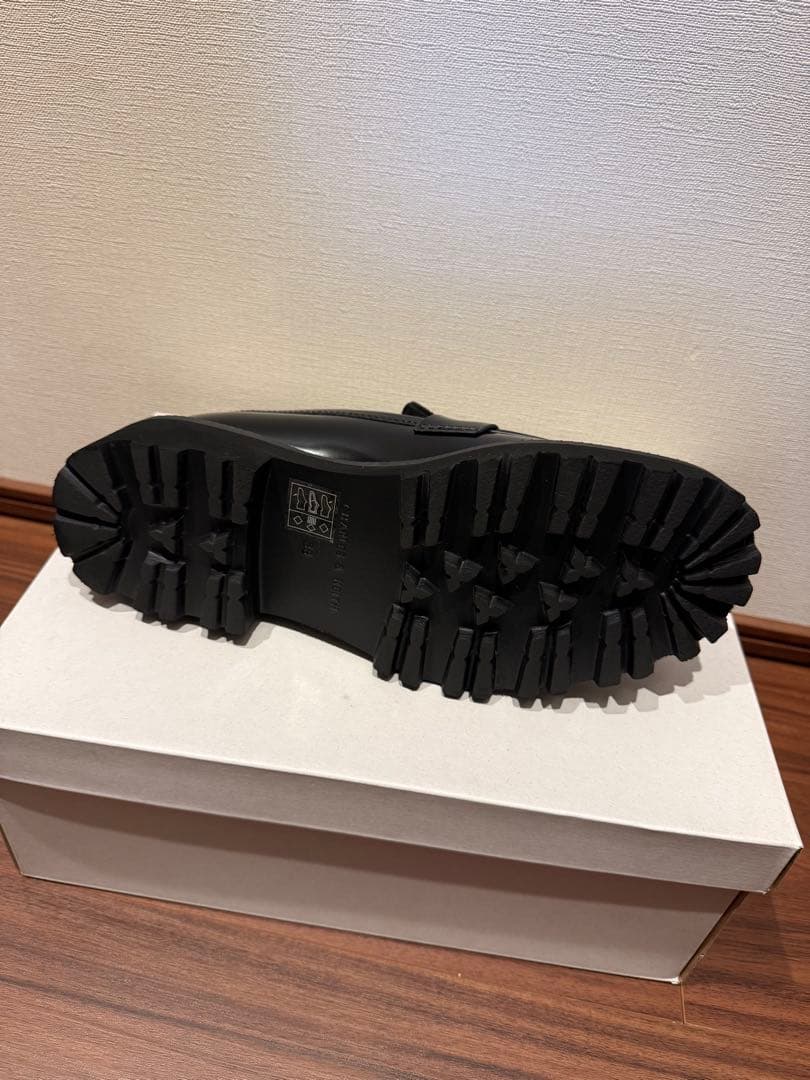 CHARLES & KEITH カバードリッジソール ローファー 38