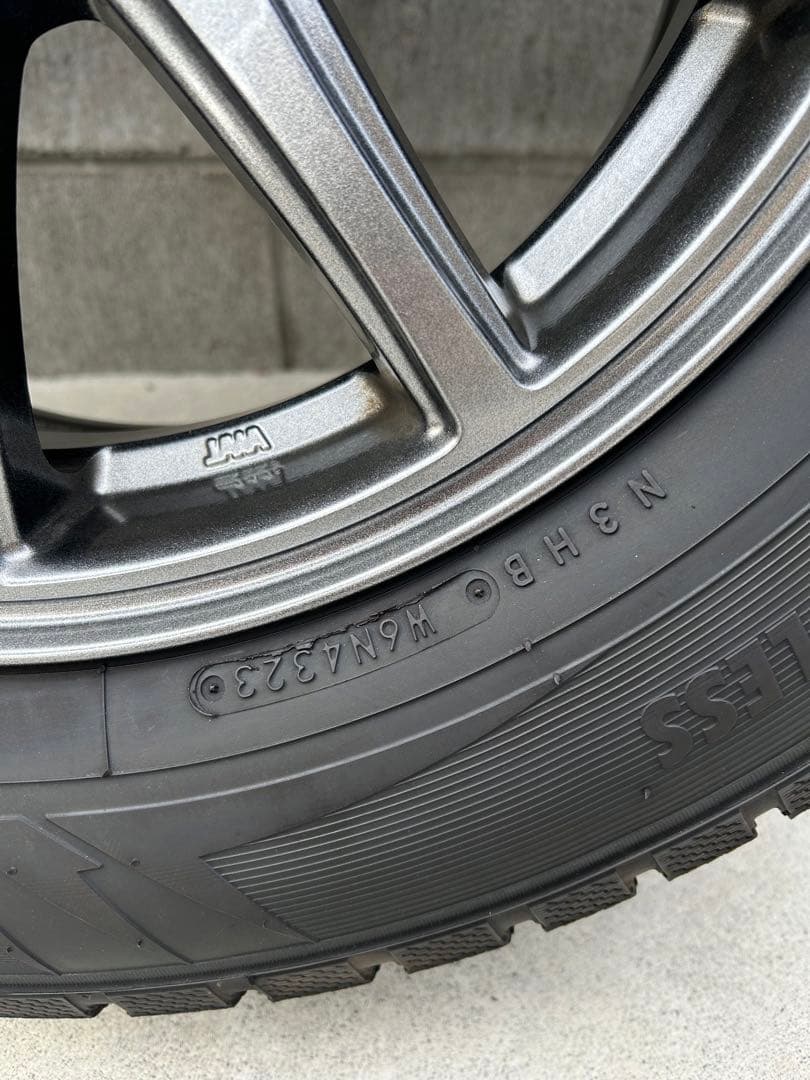 【美品！送料込み！値下げ交渉可】23年製　スタッドレスタイヤホイール4本セット