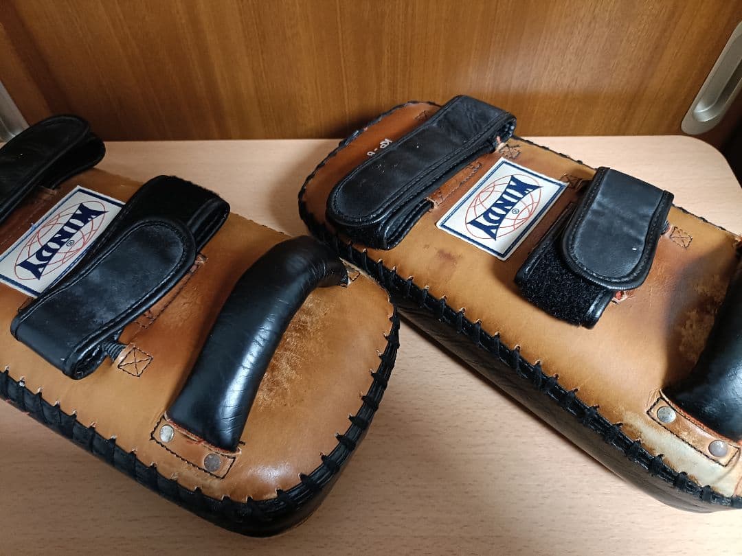 WINDY KP-6 スーパーキックミット　③