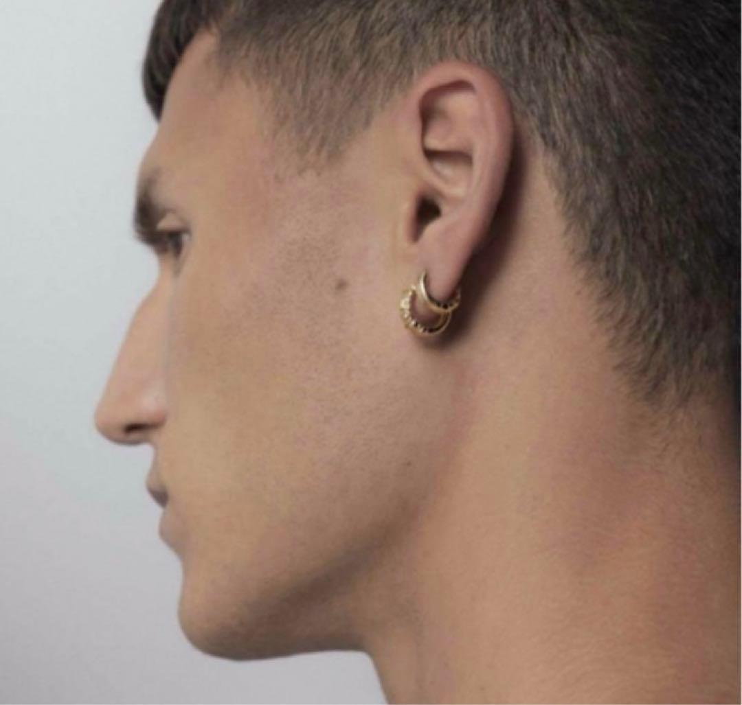 箱無しSale‼️マリアブラックHot Lips Huggie片耳用【1点のみ】