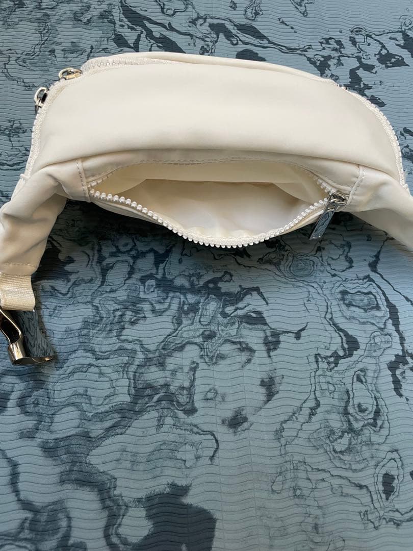 alo ボディバッグ IVORY