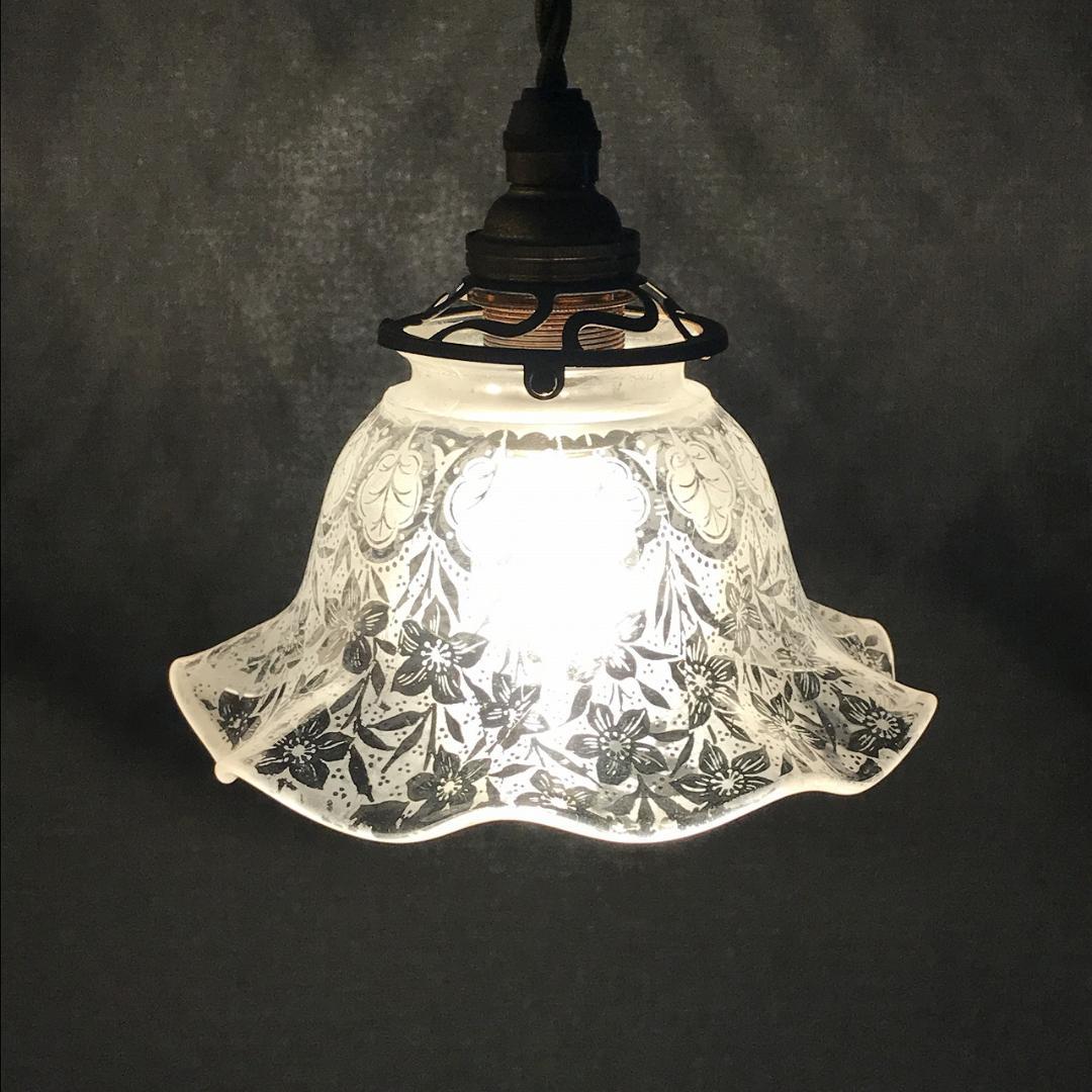 ③　英国アンティーク　エッチングガラス　ボタニカル　ランプシェード