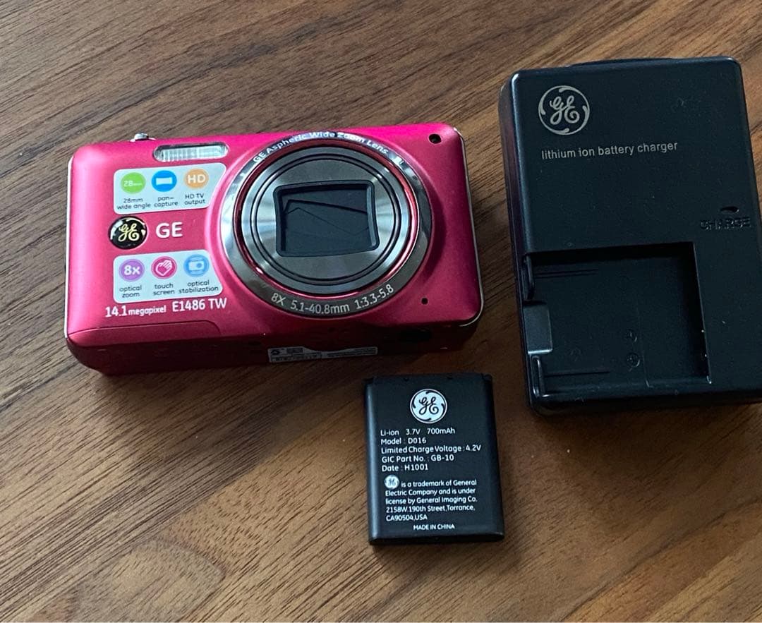 ほぼ新品！デジカメ　GE E1486TW RED