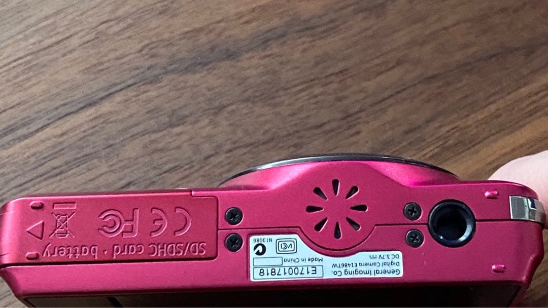 ほぼ新品！デジカメ　GE E1486TW RED