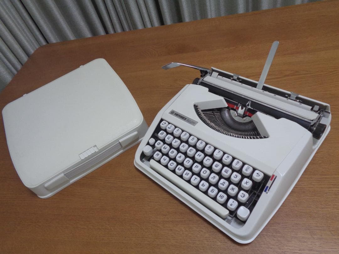 完動品　HERMES baby エルメスベイビータイプライター ロシア語