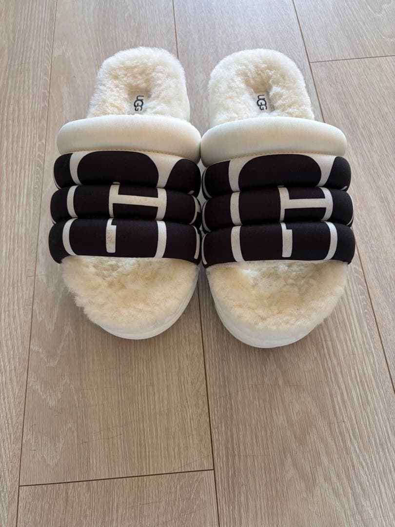 UGG アグ 厚底サンダル ムートンスリッパ