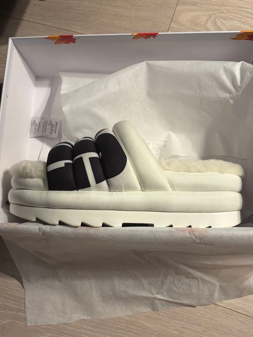 UGG アグ 厚底サンダル ムートンスリッパ