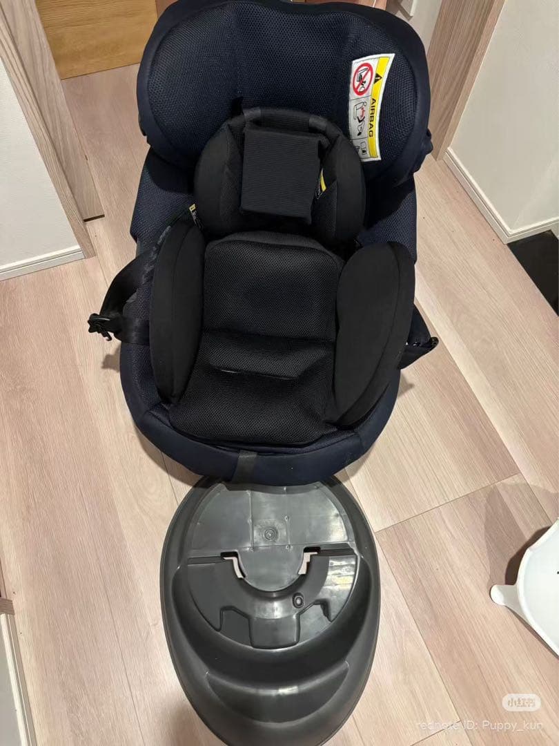 【美品、ベース付き】Combi チャイルドシート