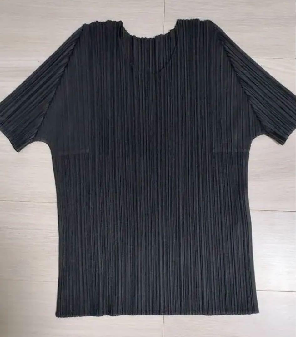 ブラック プリーツ 半袖Tシャツ 同じの2枚あるため出品します。