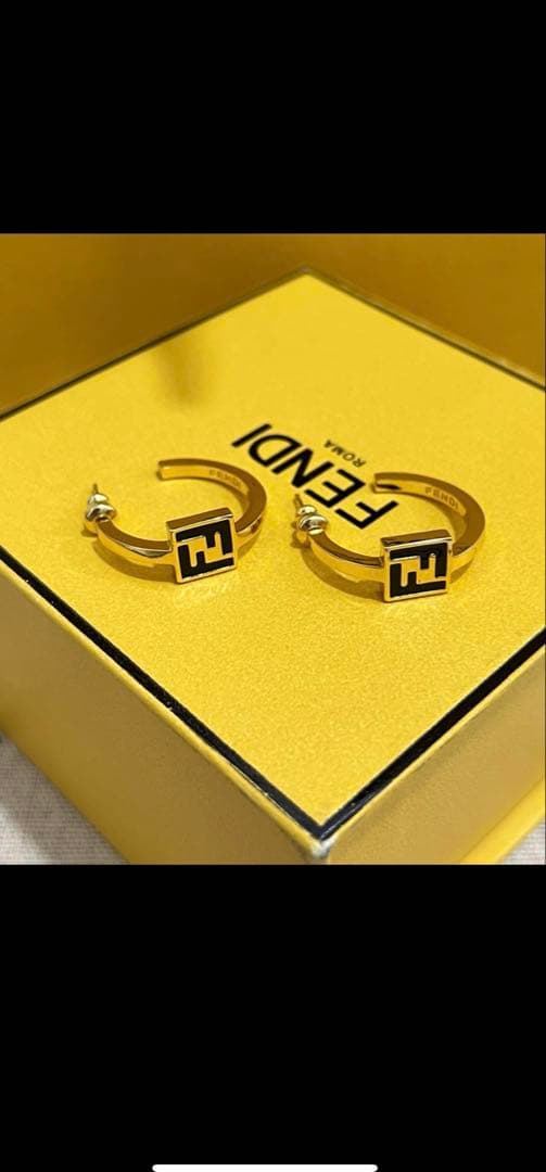 FENDI ゴールドフープイヤリング