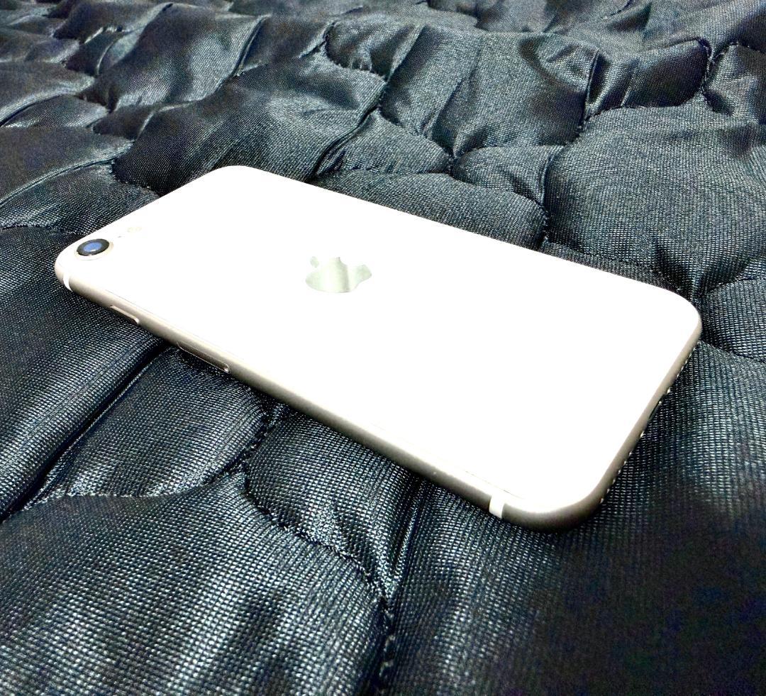 x*y様 iPhone SE(第3世代)64GB Appleモバイルバッテリー付