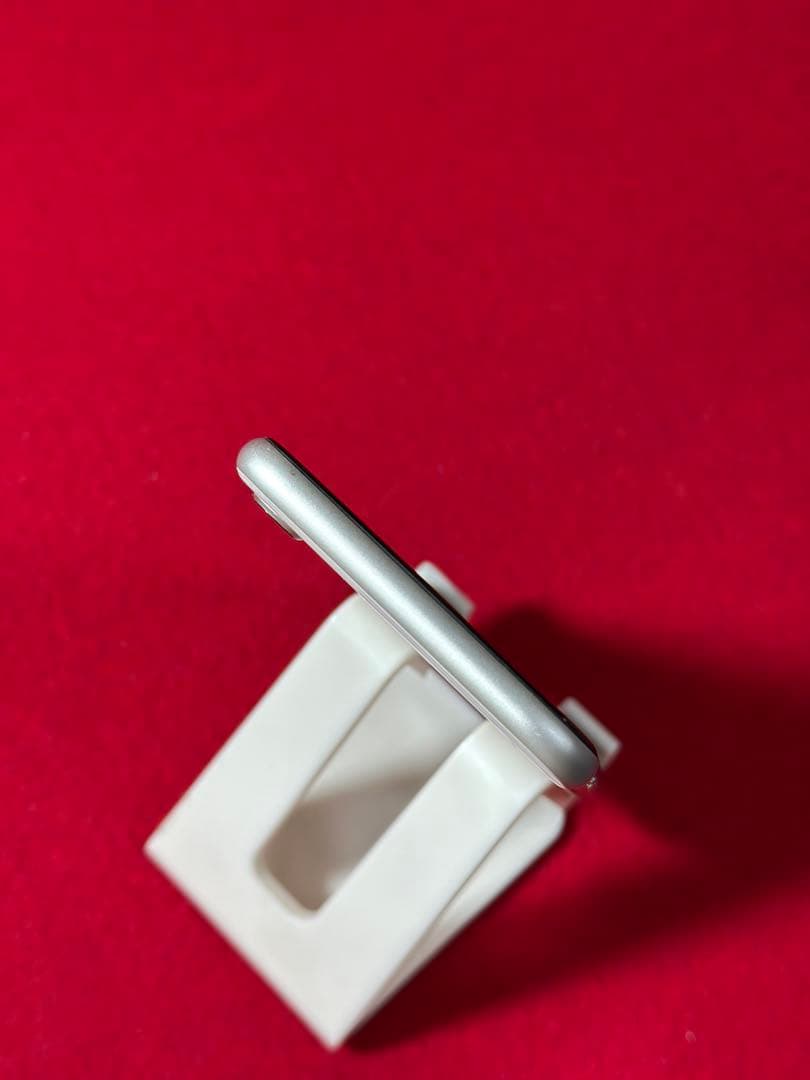 【2260】iPhone SE3第3世代スターライト 64GB simフリー