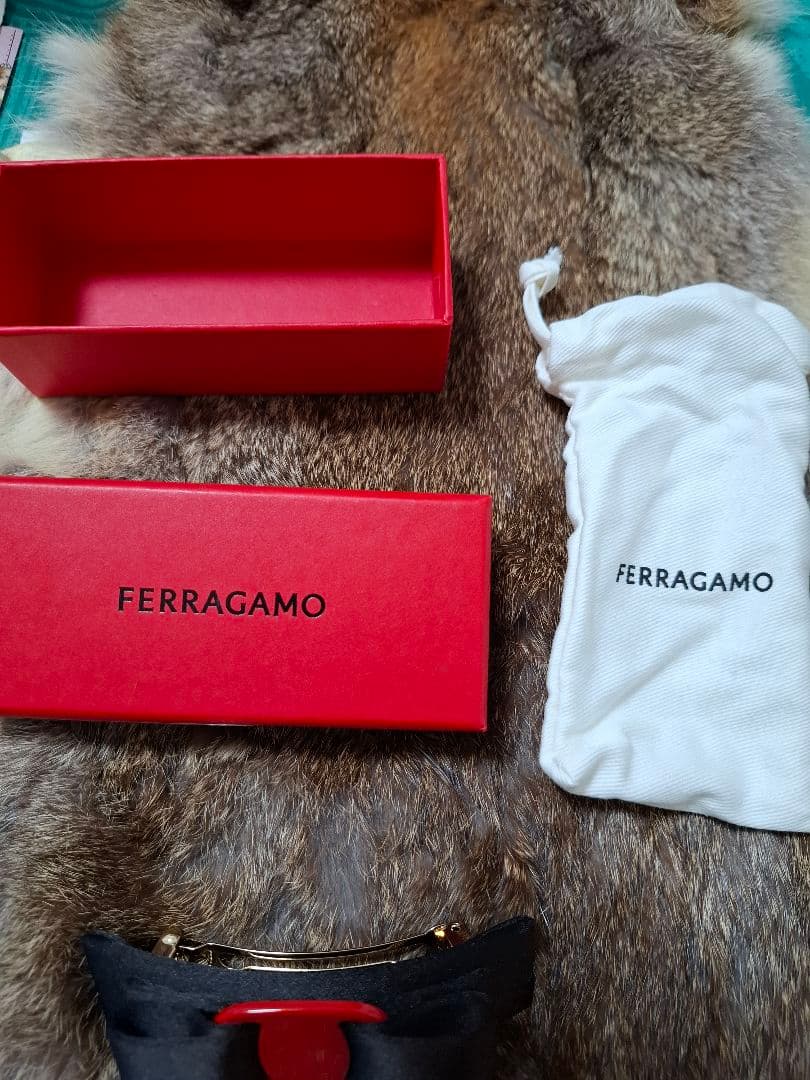 FERRAGAMO リボンヘアアクセサリー　バレッタ