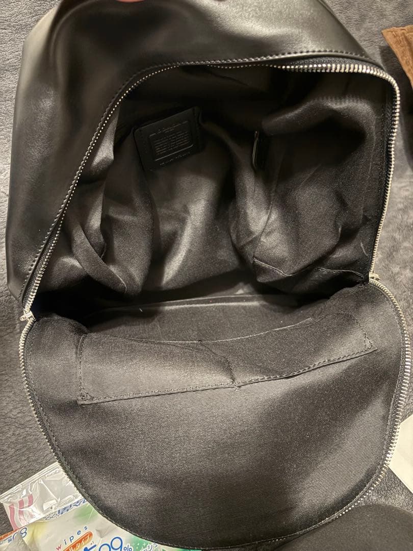 未使用・保存袋・説明書・ストラップ付き　COACH ブラック リュック