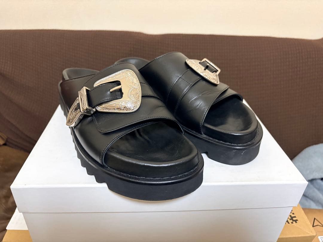 Toga Virilis 23SS レザーサンダル