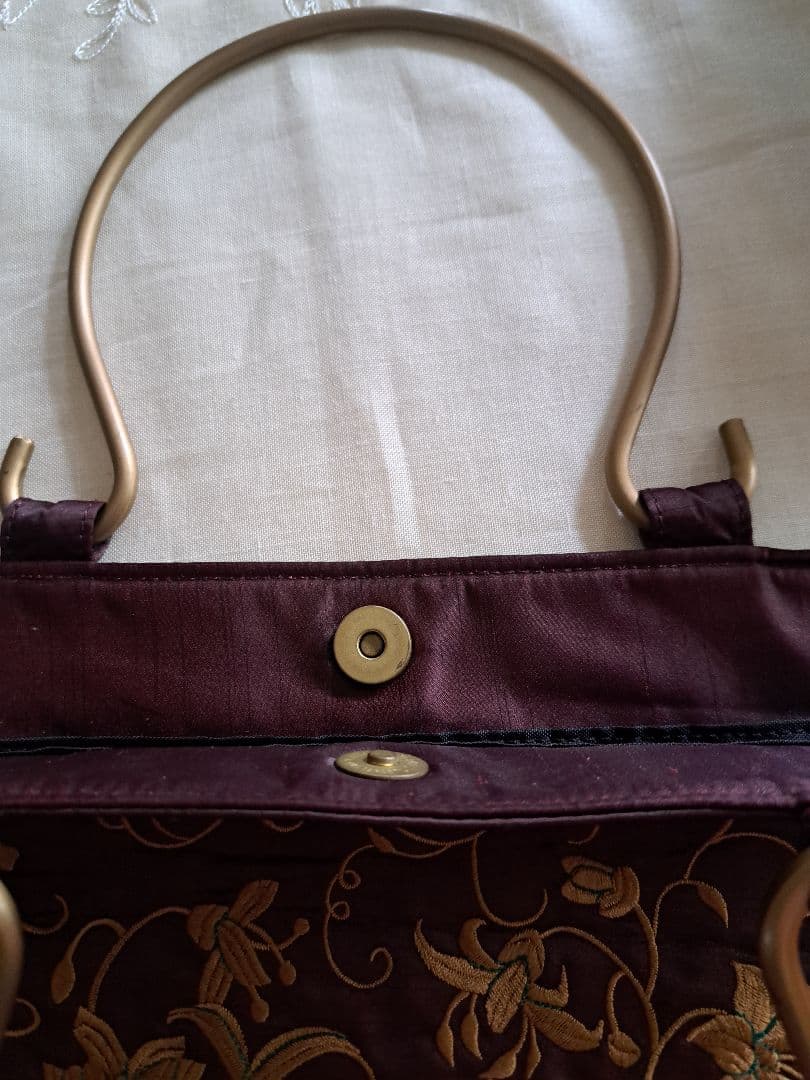 茶色(赤紫)の袋物刺繍バッグと小物刺繍バックセット