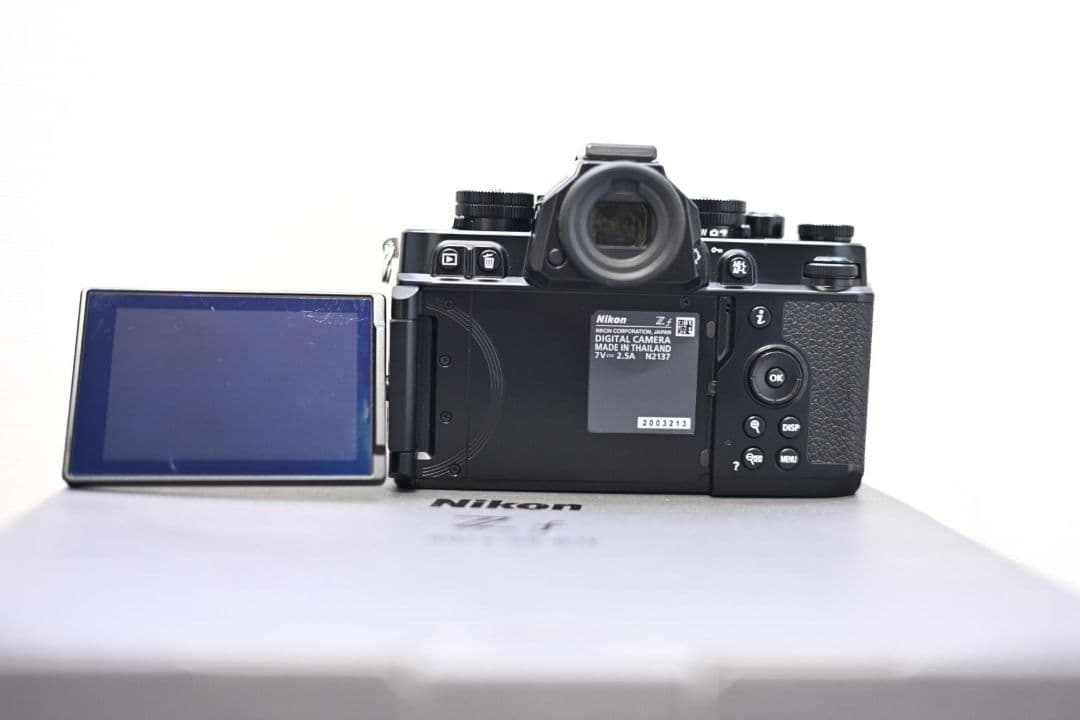 Nikon Z f ボディブラック【シャッター数約3万／おまけ多】