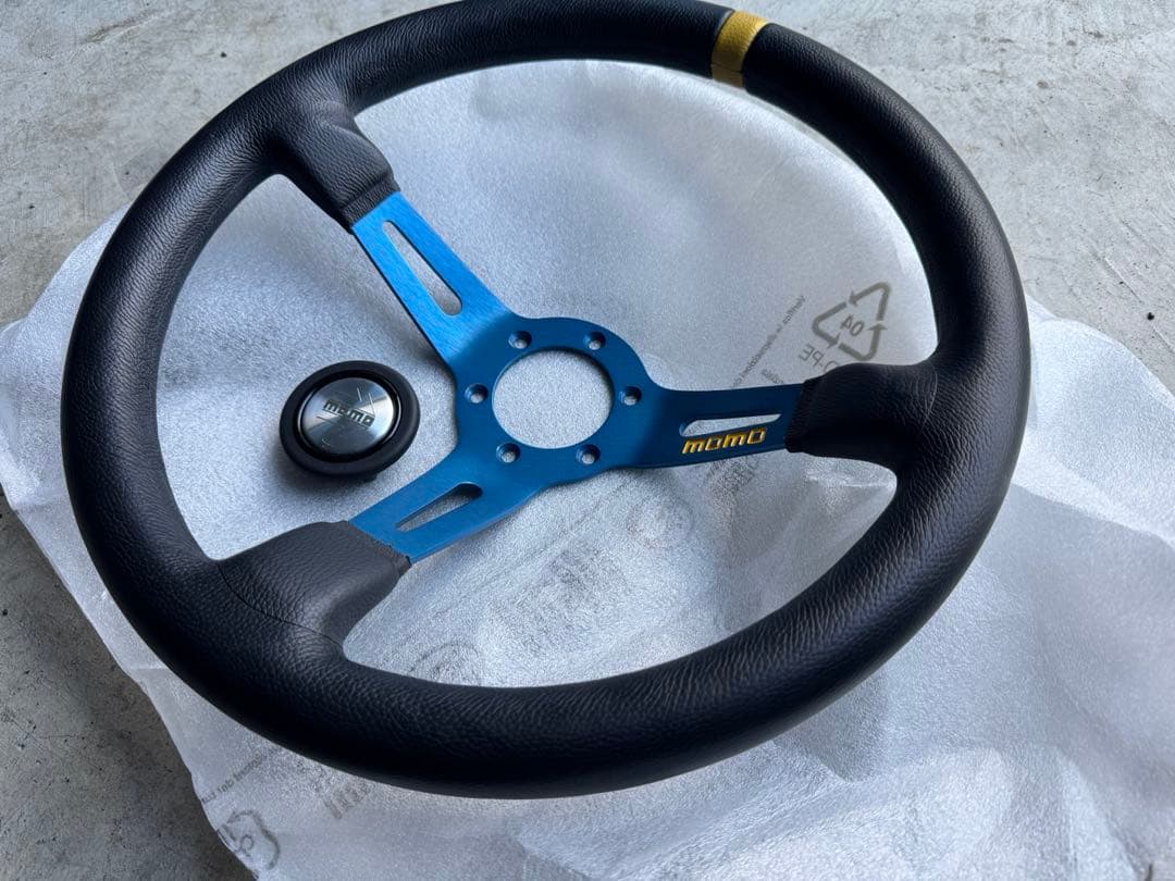 MOMO ステアリング mod.08