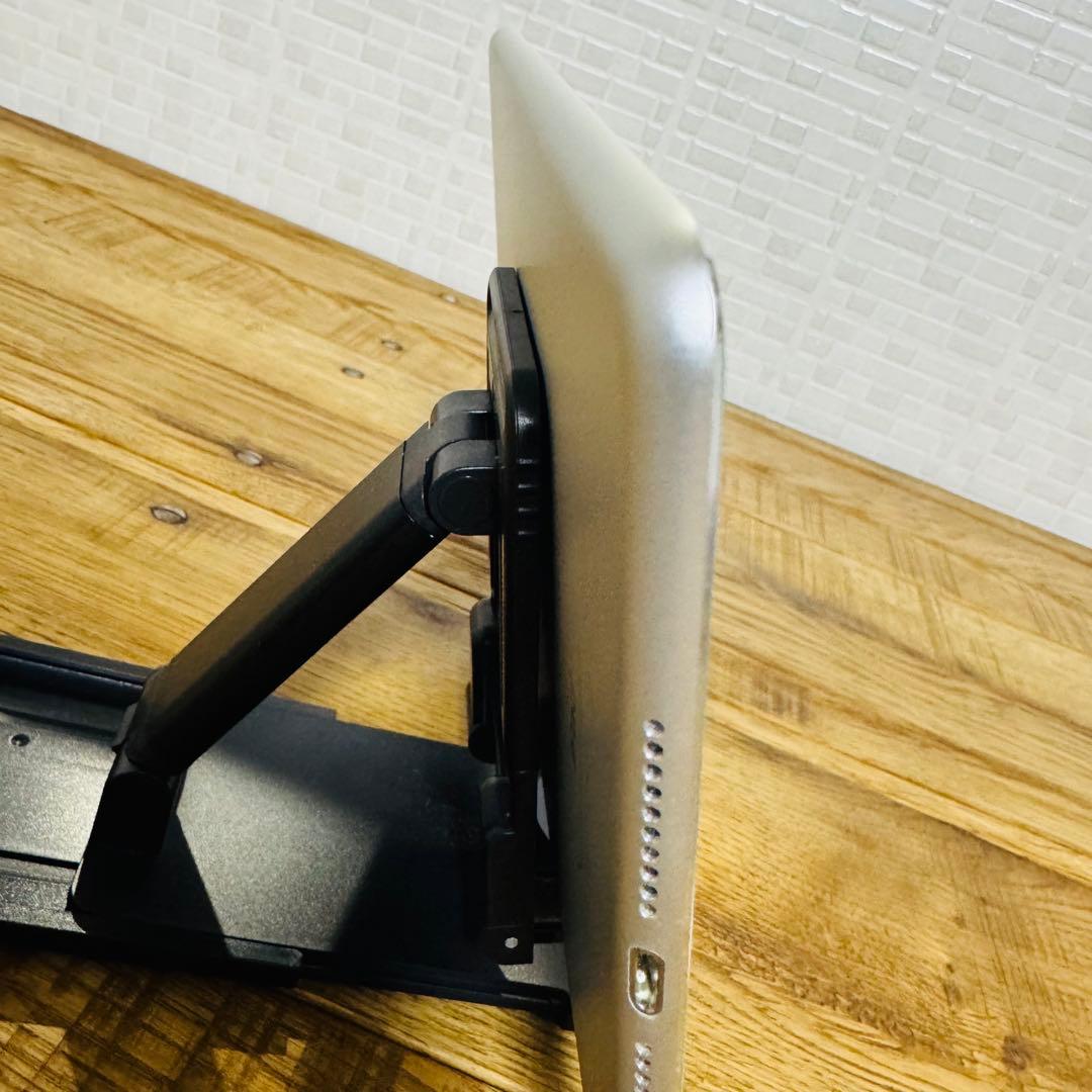 iPad mini 4（Wi-Fiモデル）128GB シルバー　本体＋ケース付き