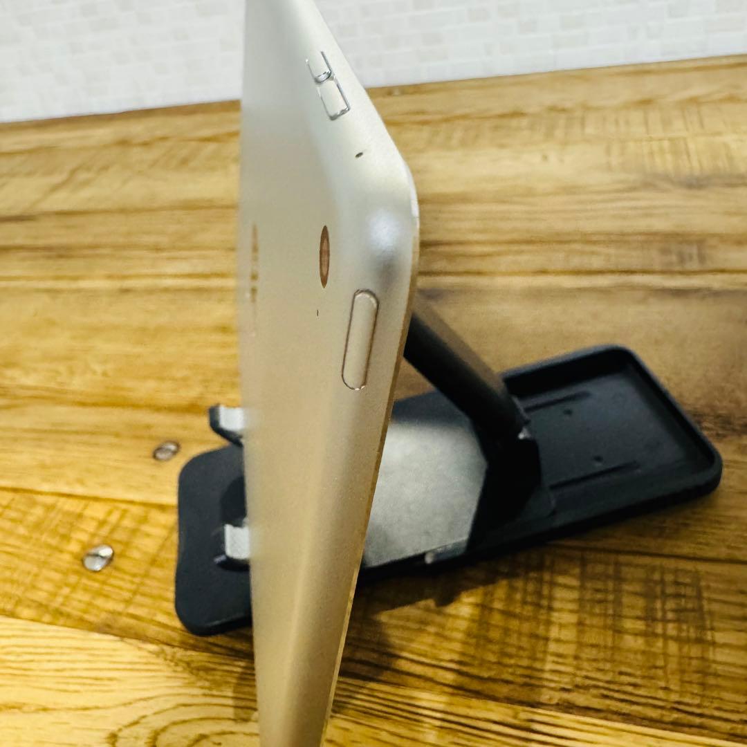 iPad mini 4（Wi-Fiモデル）128GB シルバー　本体＋ケース付き