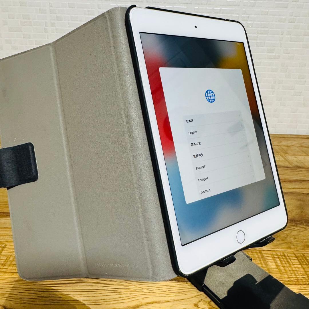 iPad mini 4（Wi-Fiモデル）128GB シルバー　本体＋ケース付き