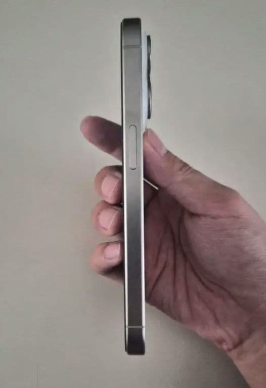 iPhone15 Pro 256GB ホワイトチタニウム SIMフリー