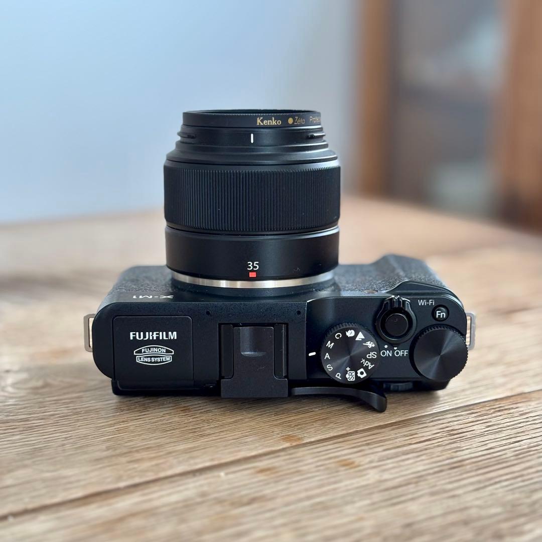 Fujifilm X-M1 ブラック XC35mm F2