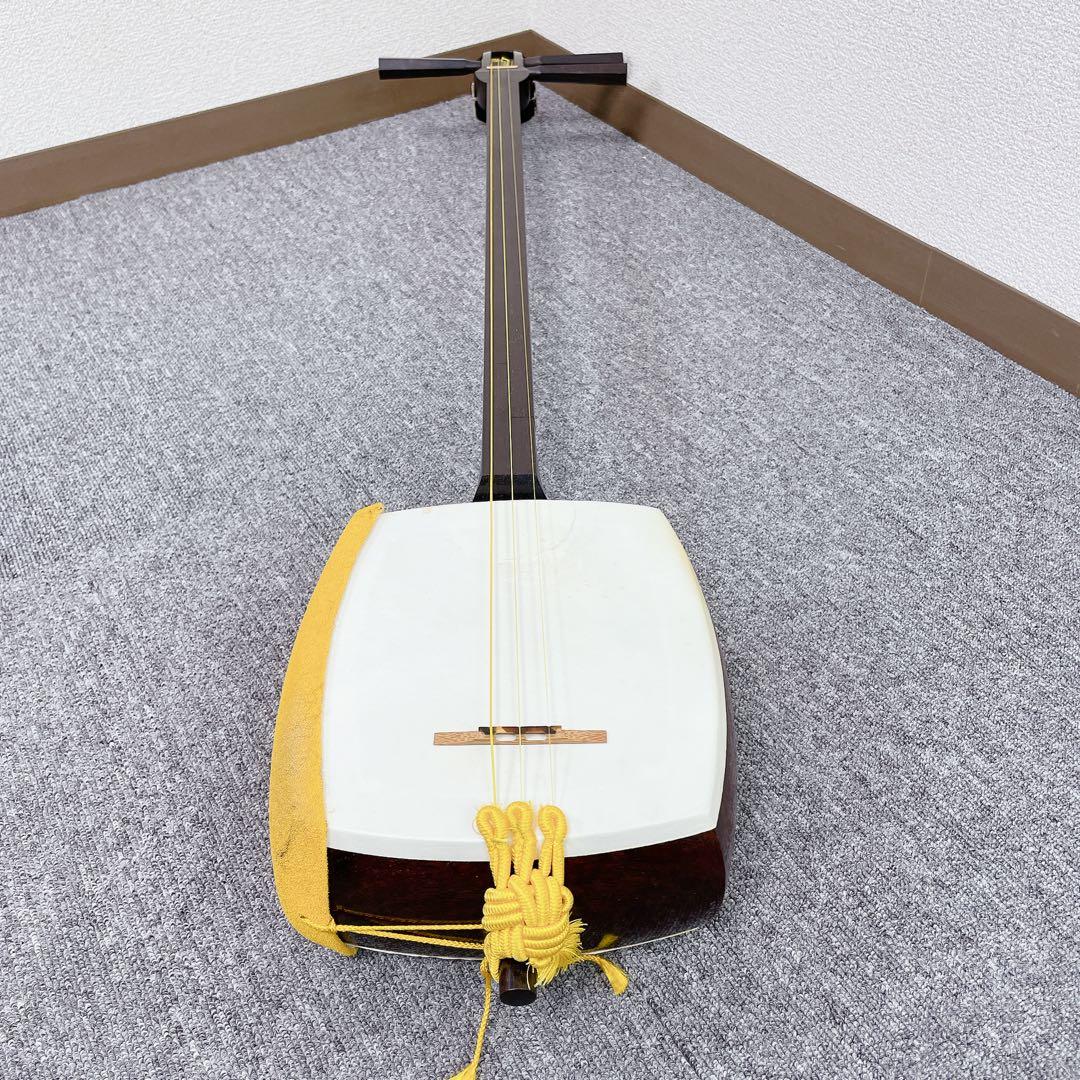 三味線 太棹 トチあり紅木 綾杉彫り胴 二本溝 金細 犬皮 和楽器