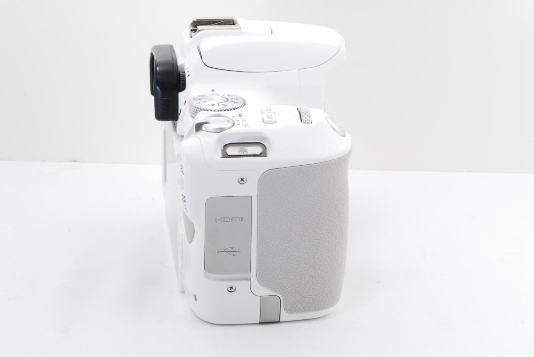 人気ホワイトカラー！ Canon EOS kiss x9 スマホ転送機能付き♪