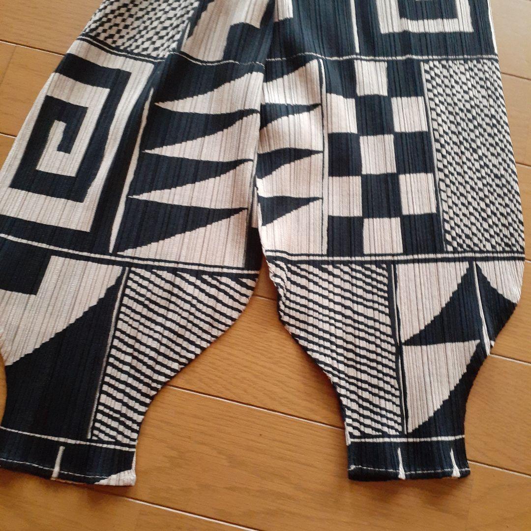 超美品 PLEATS PLEASE イッセイミヤケ アラジンパンツ幾何学模様 3