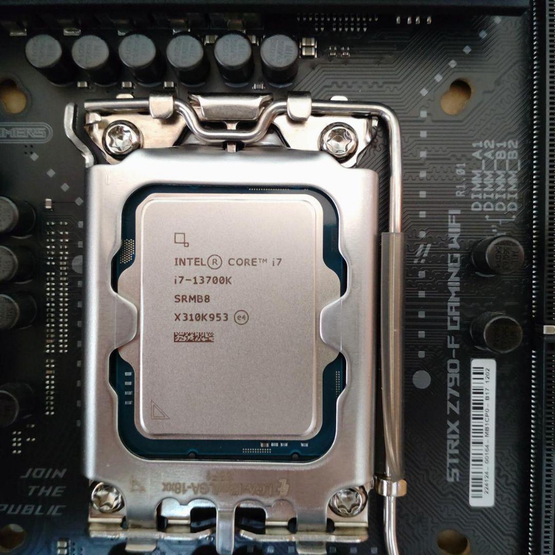 ROG STRIX Z790-F GAMING WiFi ＋ i7-13700K