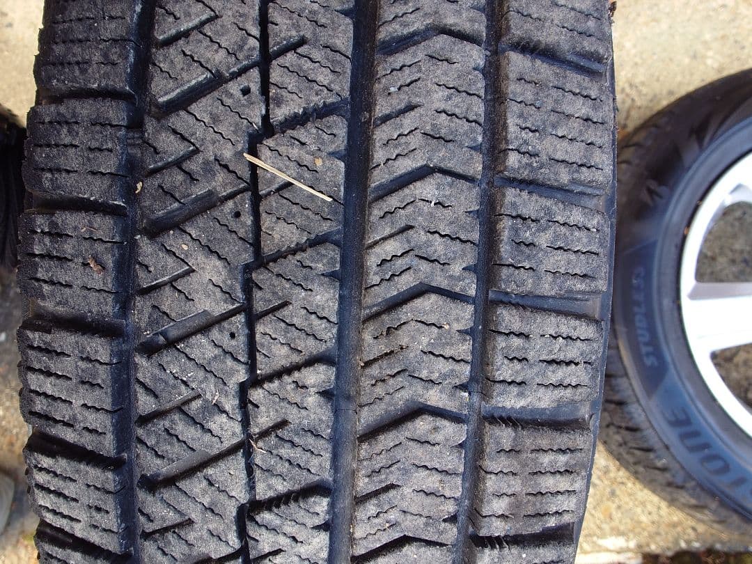 スタッドレスタイヤ ホイール4本セット　165/70R14 トヨタ　アクアなど①