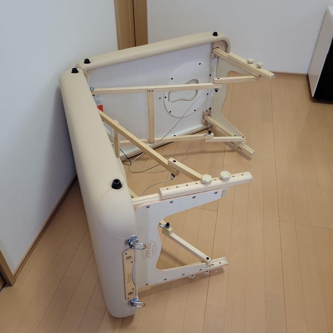 フォンタナ施術用折り畳ベッド、マッサージ等にも使用出来ます。【かなりの美品です】