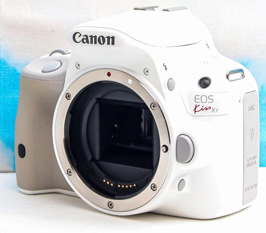 大人気ホワイト一眼レフ⭐️Canon kiss x7⭐️超小型⭐️スマホに転送♪