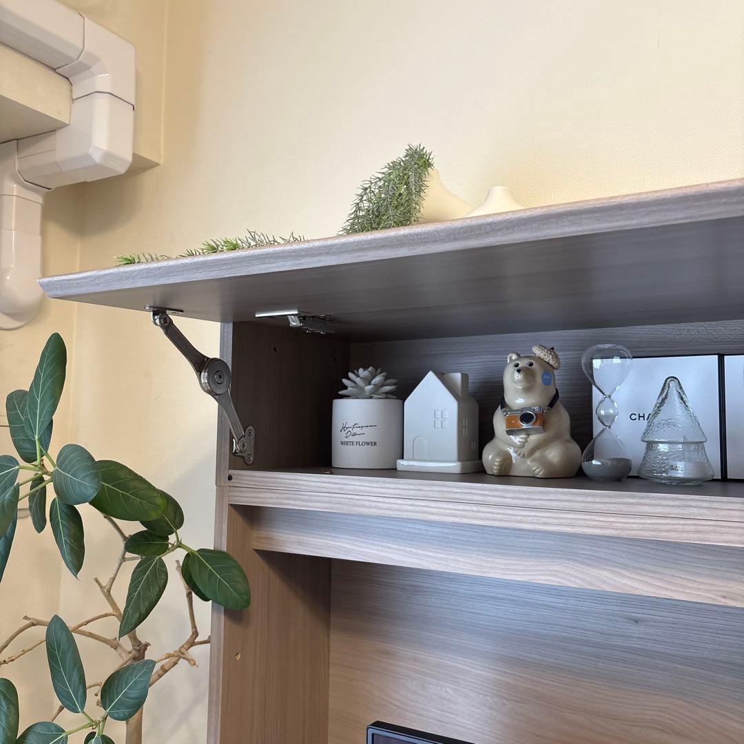 美品モダン木製テレビ台 /グレージュ/ライト付き