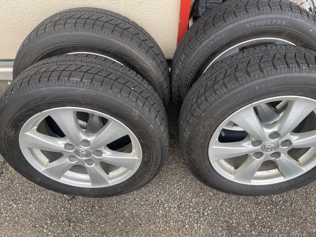 送料込み　ブリザックVRX 215/60r17. トヨタ純正