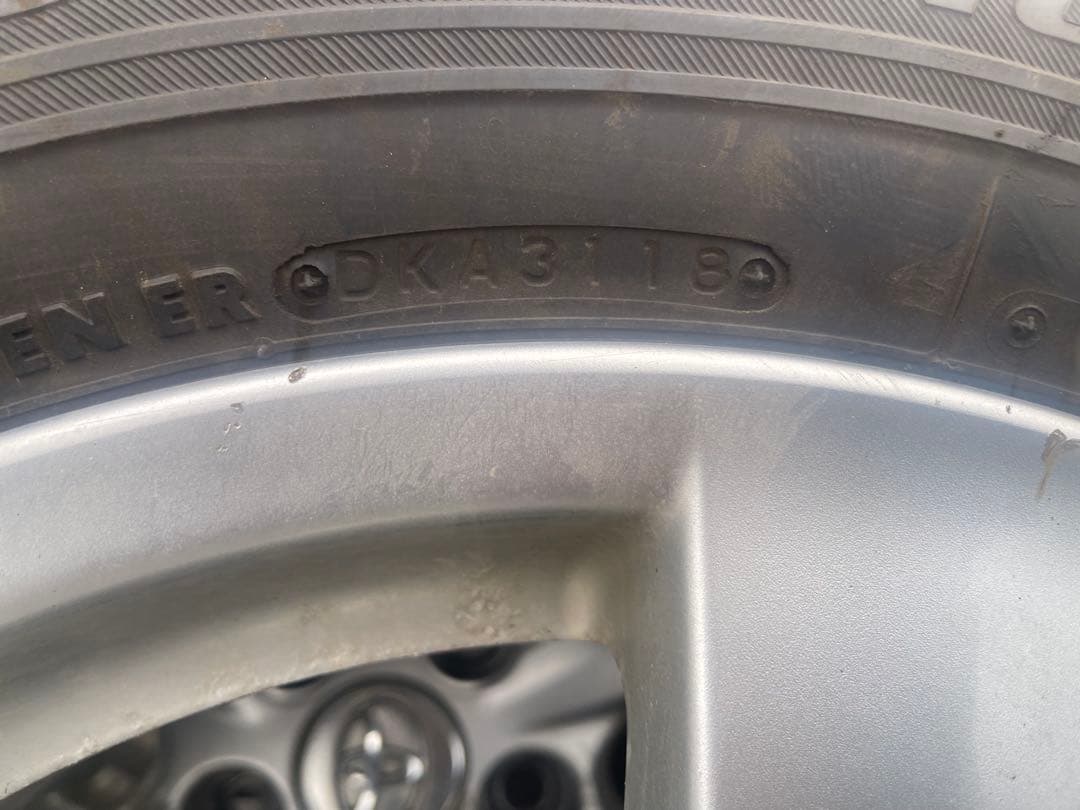 送料込み　ブリザックVRX 215/60r17. トヨタ純正